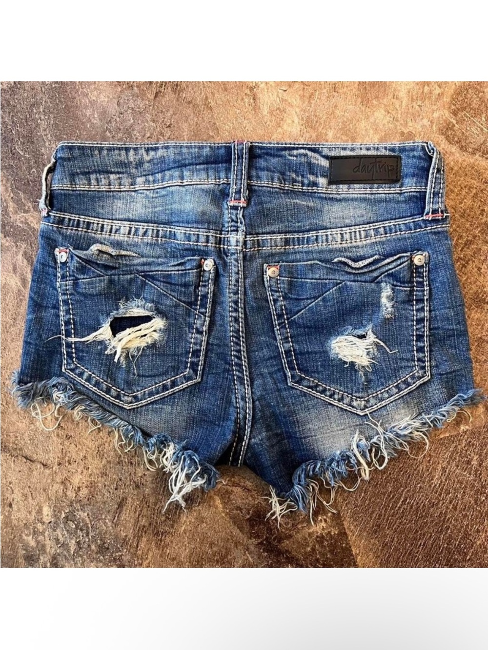 Daytrip Distressed Denim Short with Colorful Patch 25 - Picture 8 of 8